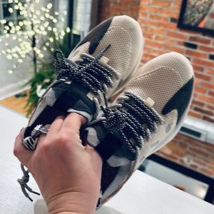 Women’s Sneakers - Size 7